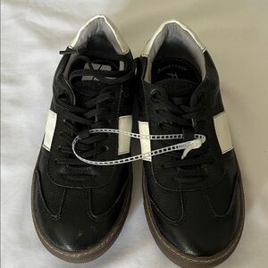 Flag Ltd Kids Black and White Sneakers with Comfort Foam